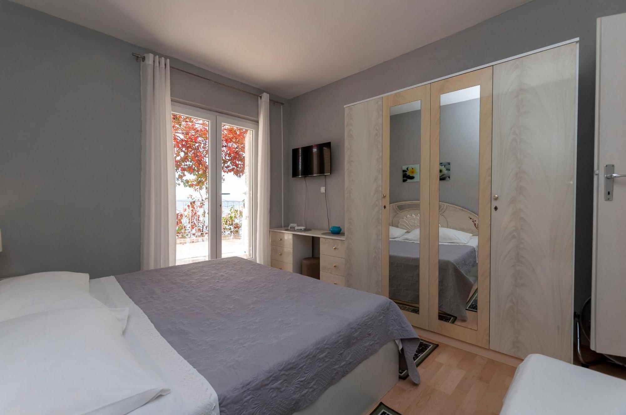 Apartment And Rooms Tatjana أوميس المظهر الخارجي الصورة