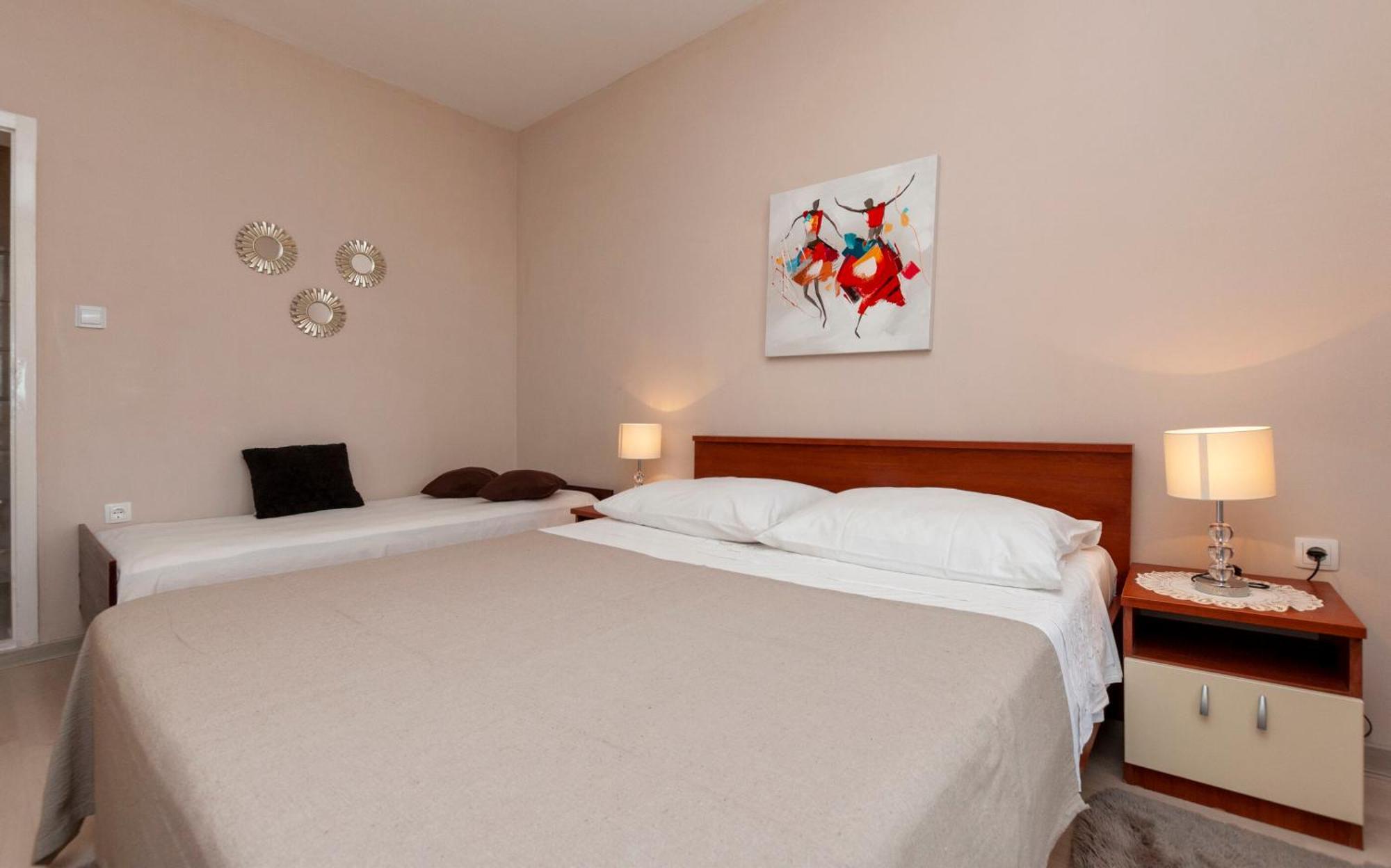 Apartment And Rooms Tatjana أوميس المظهر الخارجي الصورة