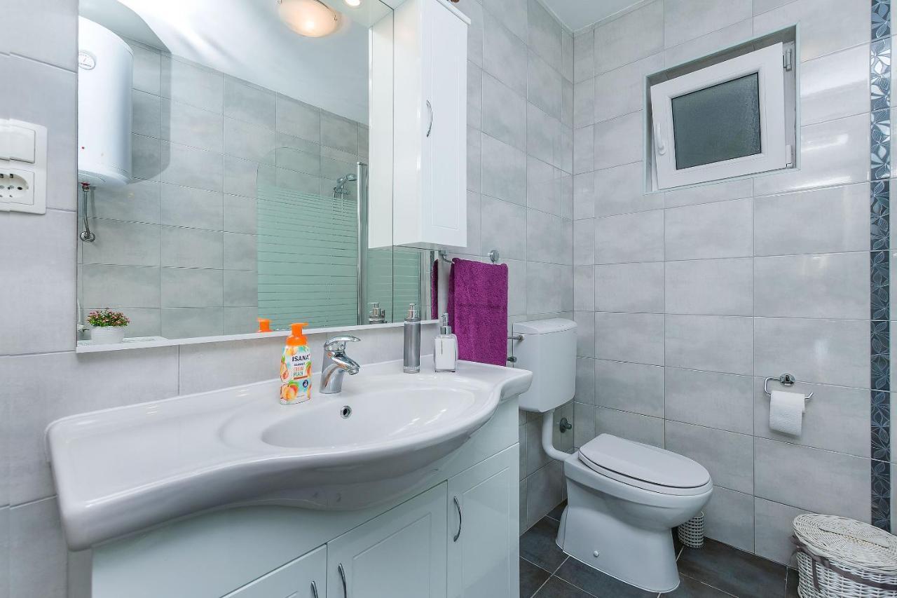 Apartment And Rooms Tatjana أوميس المظهر الخارجي الصورة