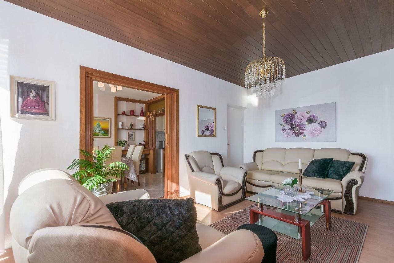Apartment And Rooms Tatjana أوميس المظهر الخارجي الصورة